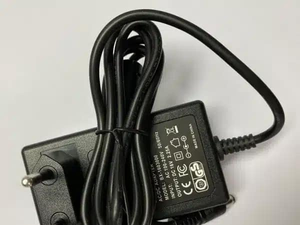 Uhlenbrock 20230 LOCONET STEKKERVOEDING 35VA 16V= 2,2A (9/23) *